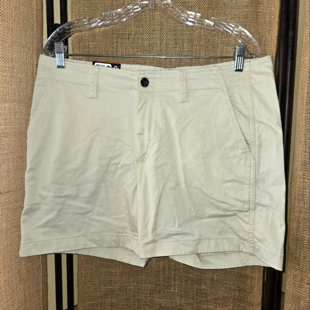NWT Women's Gap Beige Classic Mid Risr Shorts Size 12